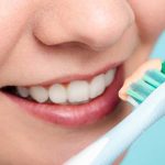 طریقه پیشگیری از پوسیدگی دندان‌ها بر اساس سن کودکان (مسواک، خمیر دندان، تغذیه، فلوراید موضعی)
