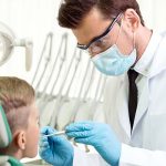 نکاتی که لازم است والدین قبل از مراجعه به دندانپزشکی کودکان رعایت کنند و در این زمینه کودک را آماده کنند