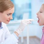 معاینه دهانی و ارزیابی ریسک پوسیدگی در شیرخواران
