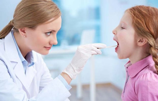 معاینه دهانی و ارزیابی ریسک پوسیدگی در شیرخواران